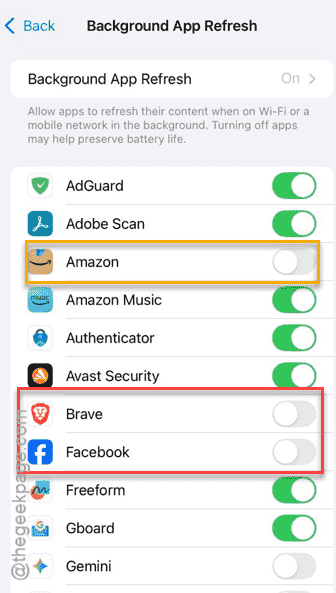 Apps Crashing While Multitasking After iOS 26 Update - How to Fix 2 background app refresh off min