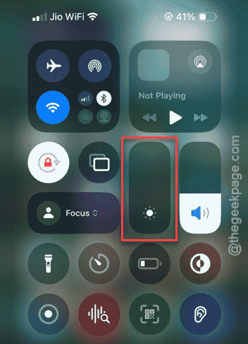 Auto Brightness Not Adjusting Properly on iPhone after iOS 26 update - Fix 3 brightness low min